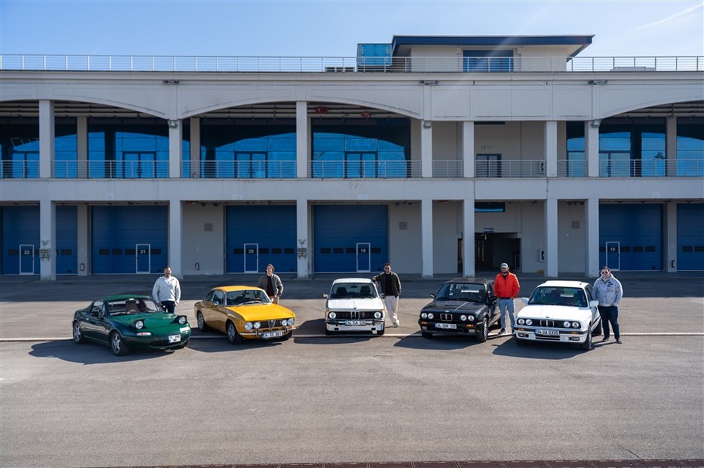 KLASİK OTOMOBİL KULÜBÜ 8 MART DÜNYA KADINLAR GÜNÜ ETKİNLİĞİ İSTANBUL PARK’DA GERÇEKLEŞTİ