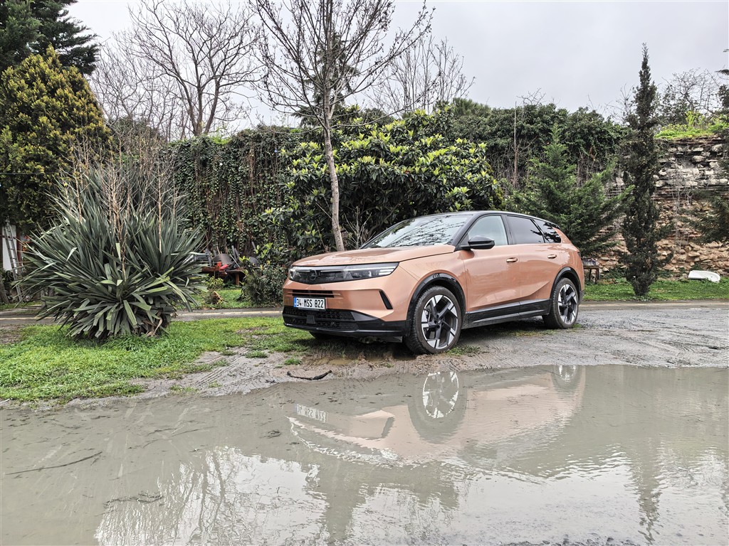Yeni Opel Grandland Elektrikli: Sessiz Gücün Zirvesi