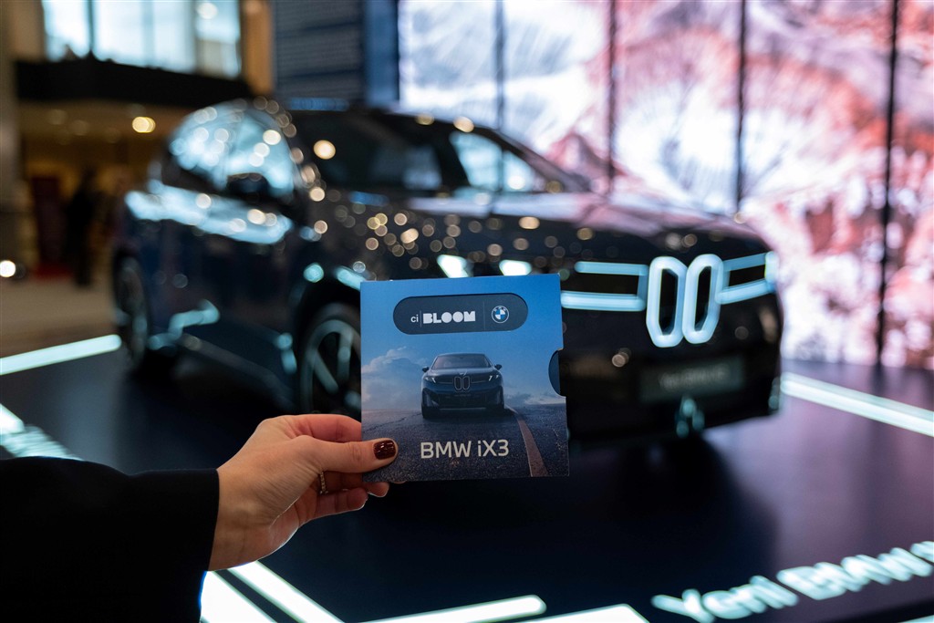 Yeni BMW iX3, CI Bloom’da Sanatseverlerle Buluştu