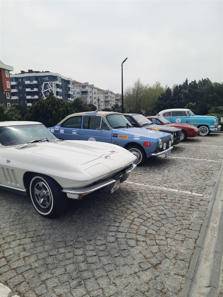KLASİK OTOMOBİLLER RÜZGAR ŞEHRİ ÇANAKKALE’DEN RÜZGAR GİBİ GEÇTİ